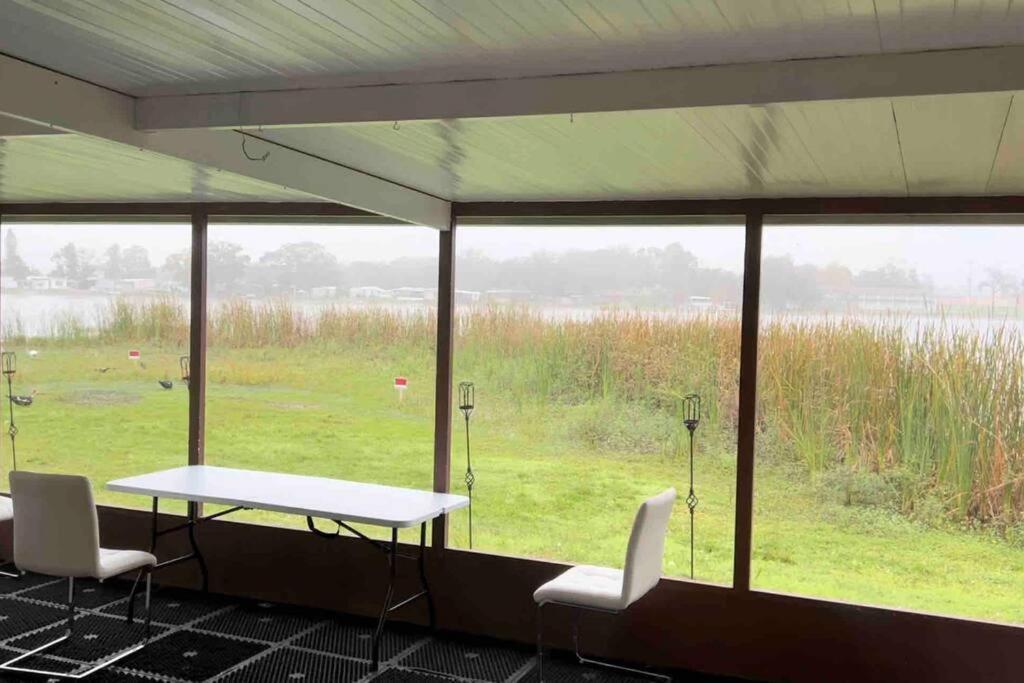 Lakeside Retreat - 3 Bedroom, 2 Bathroom House By The Lake Lakeland Luaran gambar